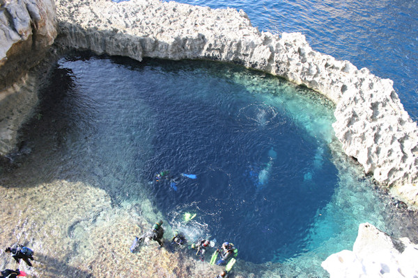 the arch1 Great Blue Hole
